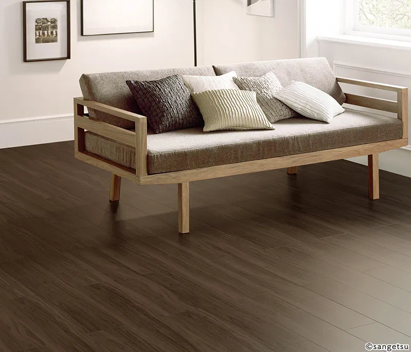 Sàn & Thảm WD-8074 – Óc chó (2023-2026 Floor Tile – Ikkimi) (phối cảnh 1)
