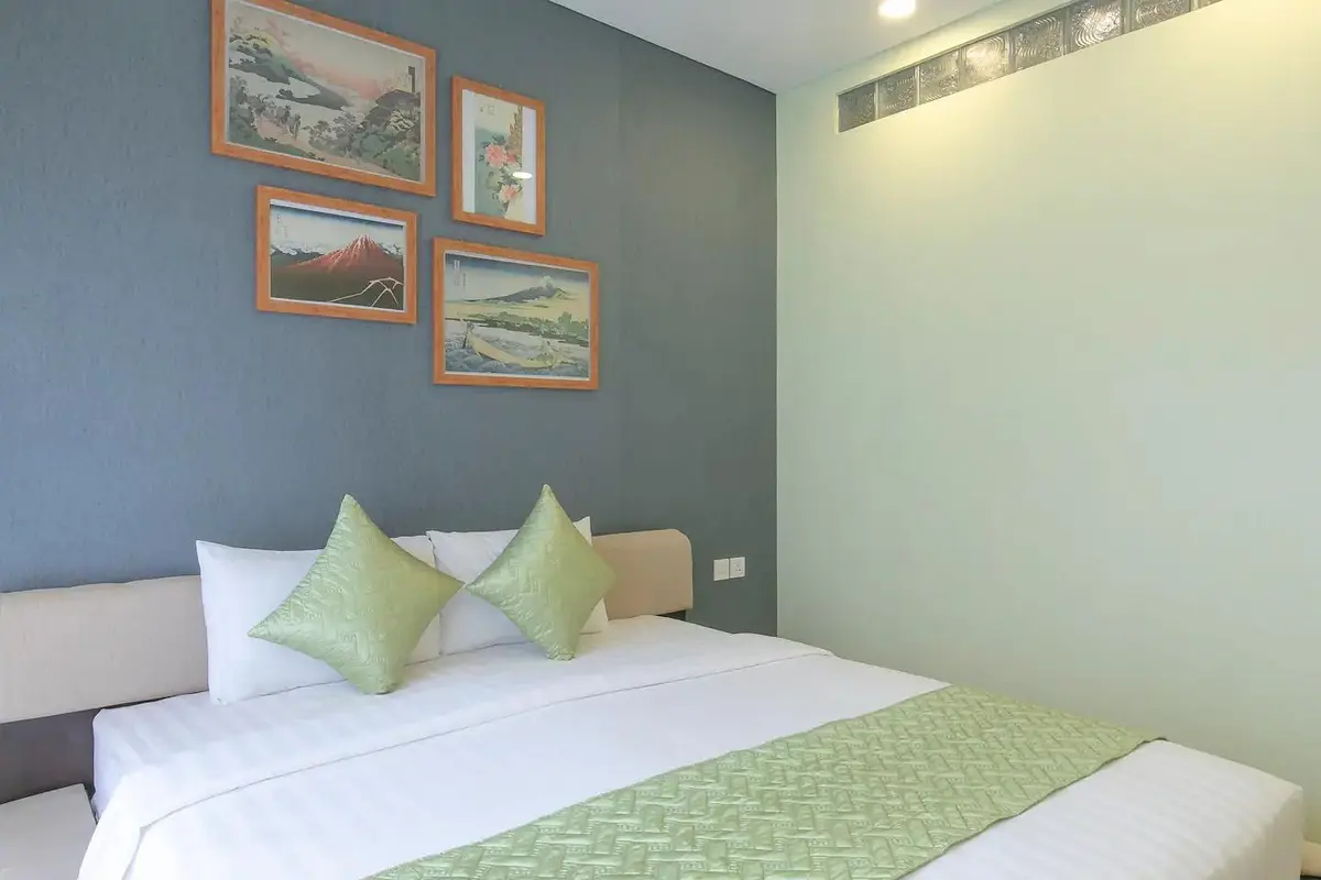 Thi công giấy dán tường - Film dán kính - Tòa nhà Apartment Quận 1