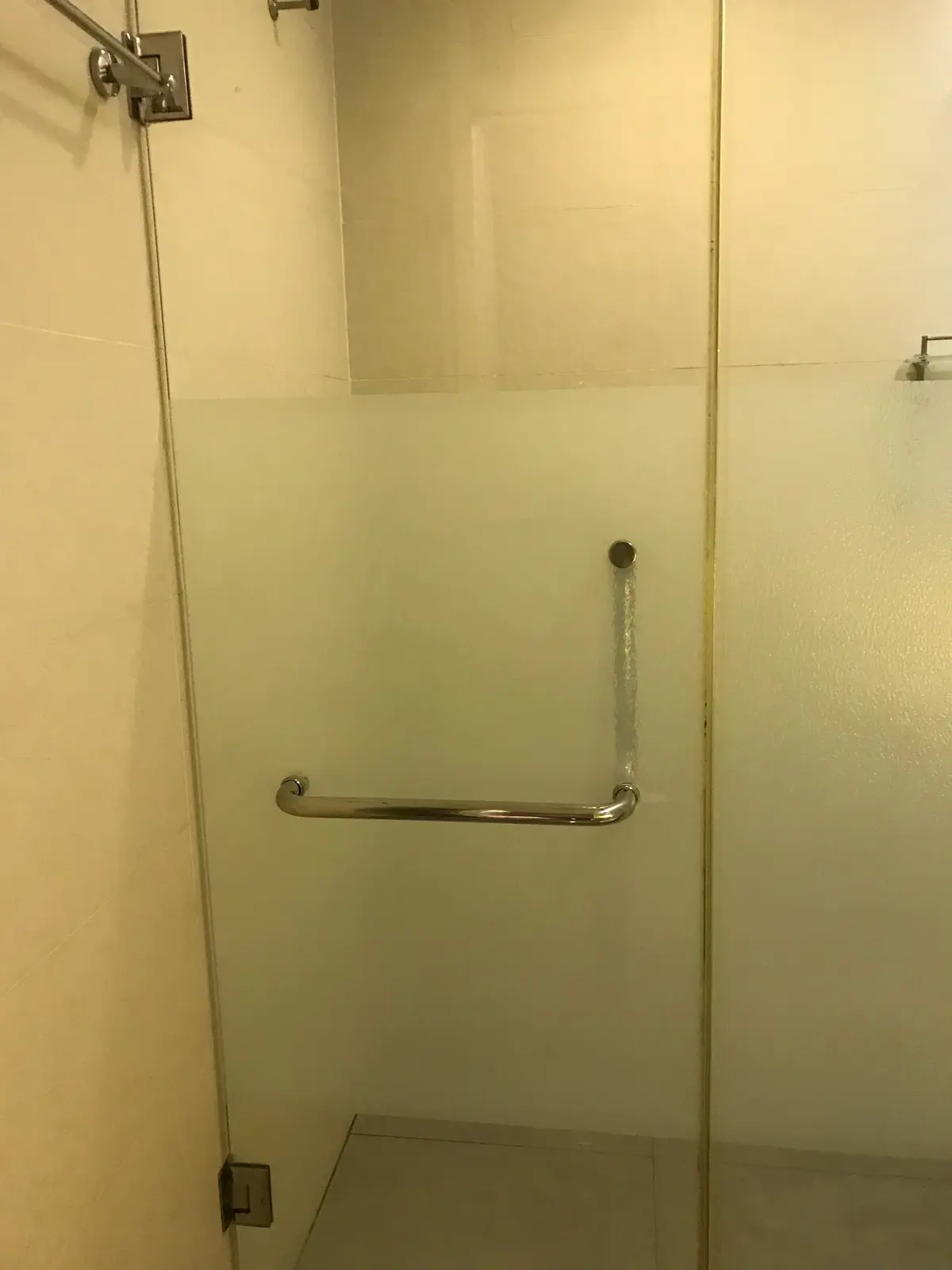 Thi công giấy dán tường - Film dán kính - Tòa nhà Apartment Quận 1