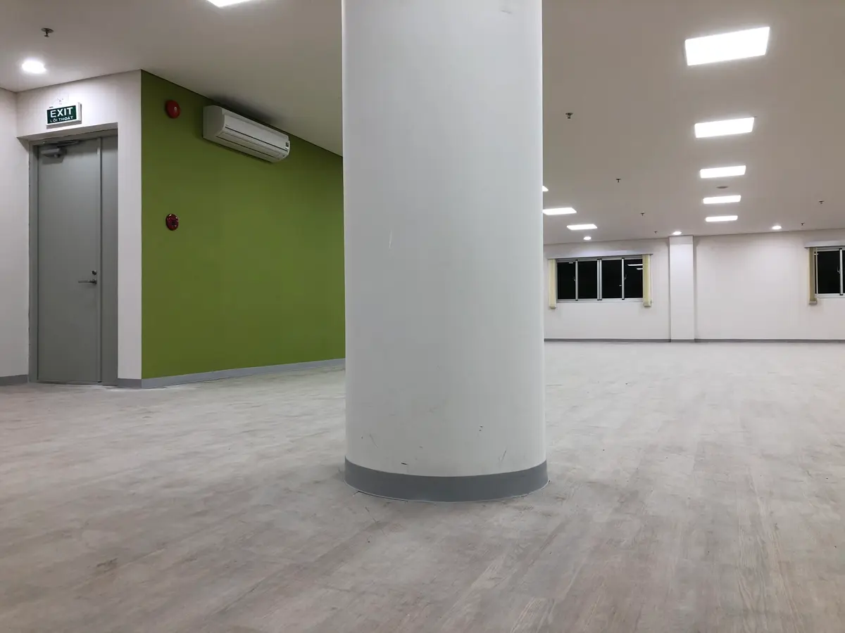 Thi công giấy dán tường Sangetsu và len chân tường Lonseal tại Bình Tân